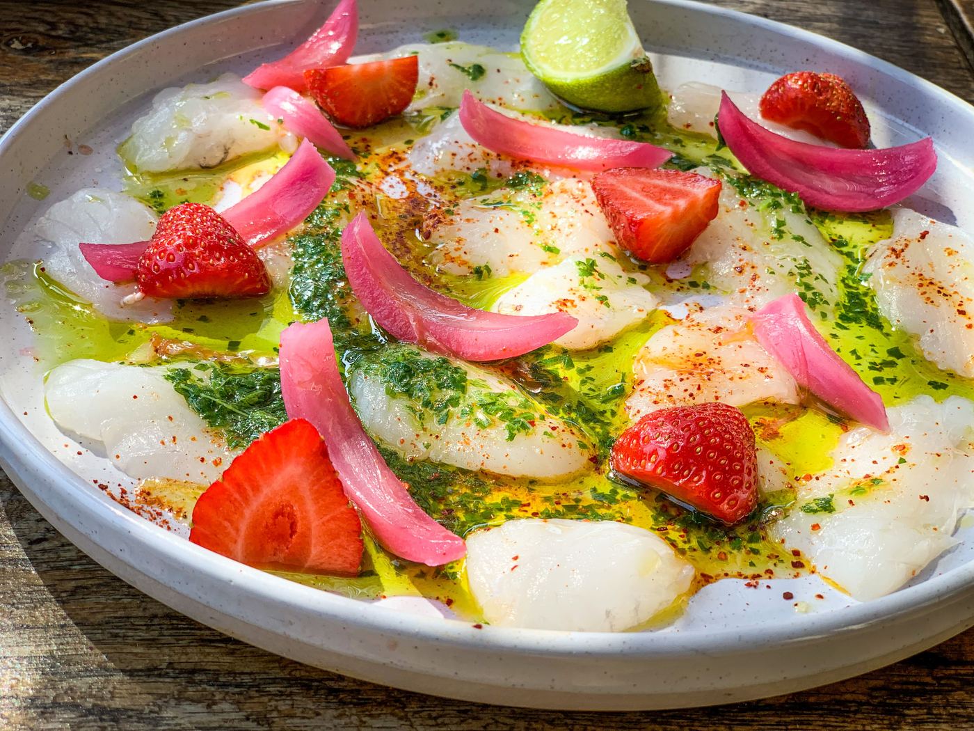 Assiette de poisson préparée à partir de la pêche du jour